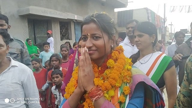 ஐ.ஏ.எஸ் கனவை உதறிவிட்டு எம்.எல்.ஏ ஆன வக்கீல் : ஜார்க்கண்ட் தேர்தலில் சாதனை படைத்த இவர் யார்?