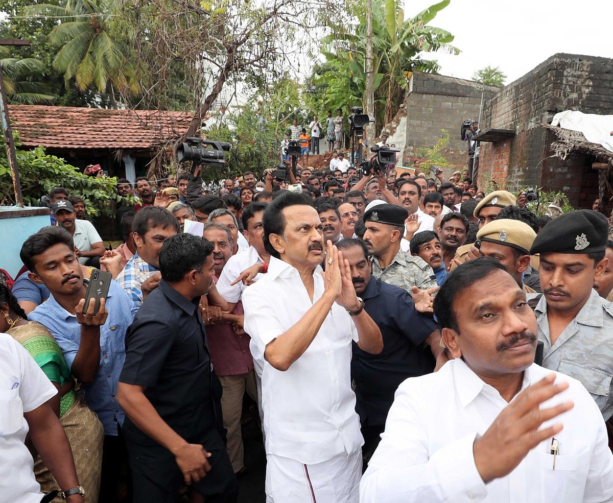 மேட்டுப்பாளையத்தில் சுவர் இடிந்து 17 பேர் பலி : நேரில் சென்று ஆறுதல் தெரிவித்த மு.க.ஸ்டாலின்! (PHOTOS)