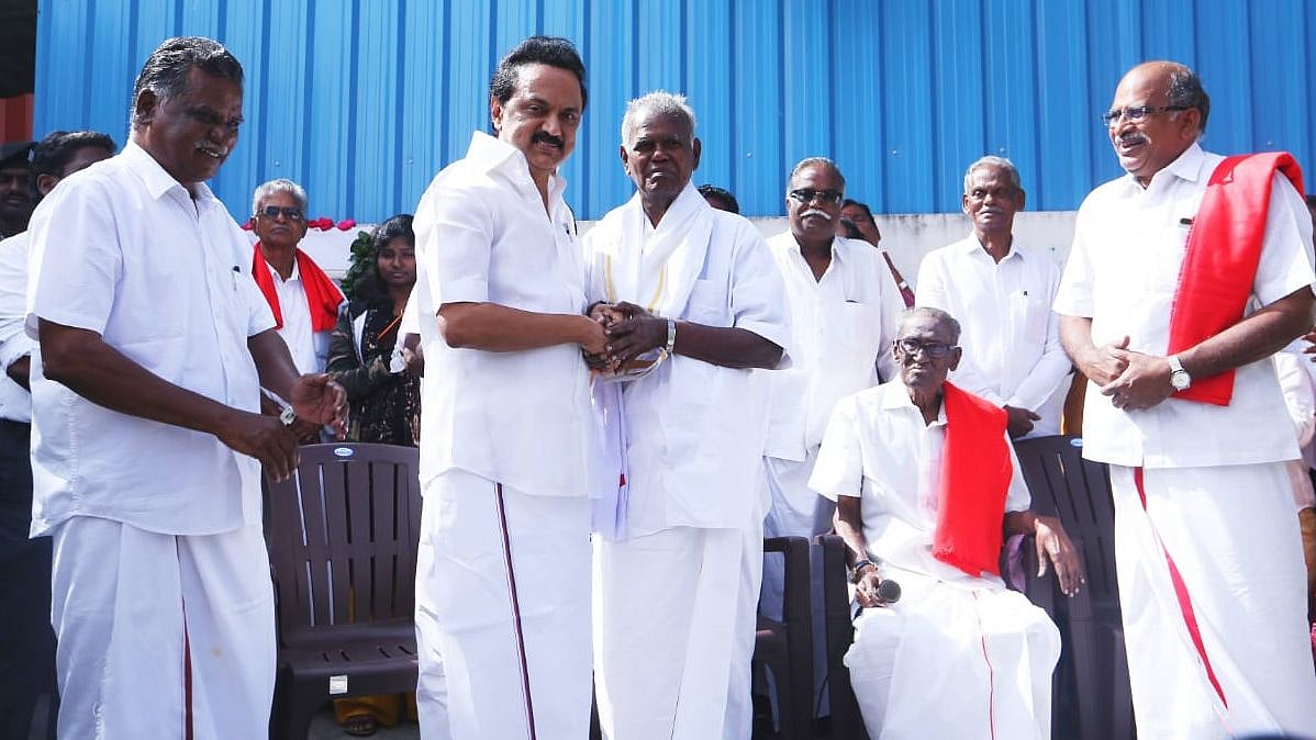 “மார்க்சிய தத்துவத்தின் மனித உருவம் தோழர் நல்லகண்ணு” - தி.மு.க. தலைவர் மு.க.ஸ்டாலின் நேரில் வாழ்த்து!