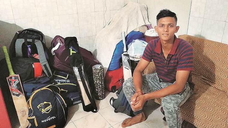 பானிபூரி விற்று கிரிக்கெட் கற்ற சிறுவனை 2.40 கோடிக்கு ஏலம் எடுத்த ராஜஸ்தான் ராயல்ஸ் : சாதிப்பாரா யாஷஸ்வி?