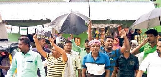 #CAA - “துரோகம் இழைத்தவர்கள்  வாக்கு கேட்க வருவதா?”: அமைச்சர் உதயகுமார் பிரசாரத்திற்கு கடும் எதிர்ப்பு!