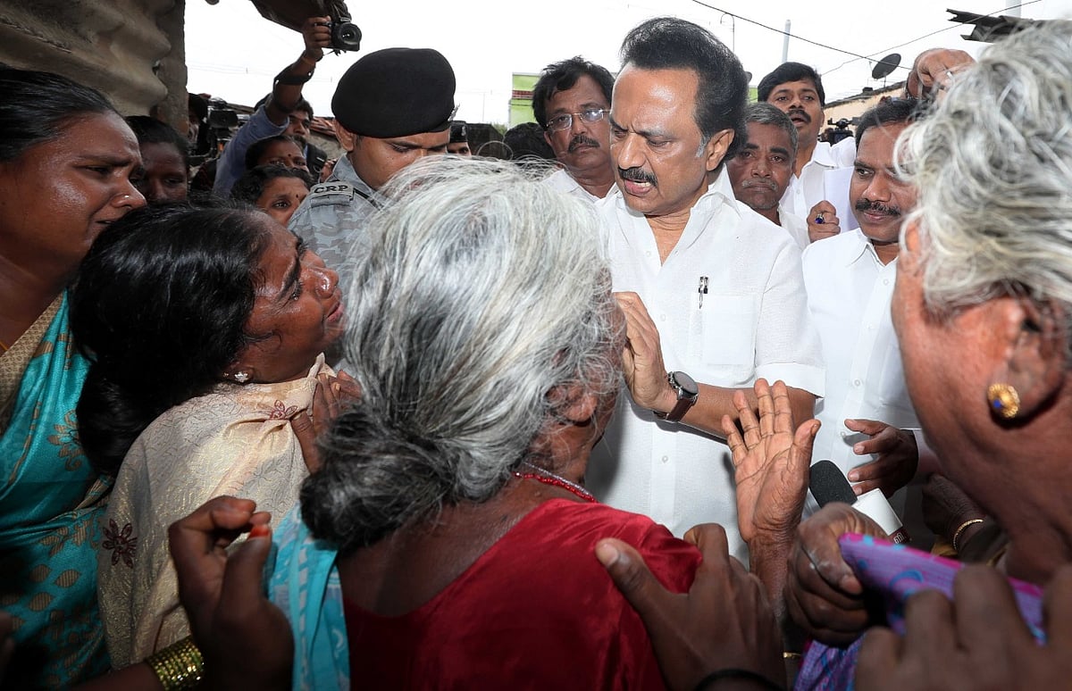 மேட்டுப்பாளையத்தில் சுவர் இடிந்து 17 பேர் பலி : நேரில் சென்று ஆறுதல் தெரிவித்த மு.க.ஸ்டாலின்! (PHOTOS)