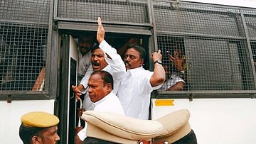 #LIVE  தமிழகம் முழுக்க தி.மு.க இளைஞரணி நடத்திய குடியுரிமை மசோதா எதிர்ப்பு போராட்டம்! - ஏராளமானோர் கைது!