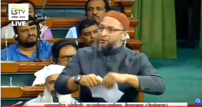 “ஹிட்லரின் சட்டத்தை விட மோசமானது” : குடியுரிமை சட்ட மசோதா நகலை மக்களவையிலே கிழித்தெறிந்த ஓவைசி! - VIDEO