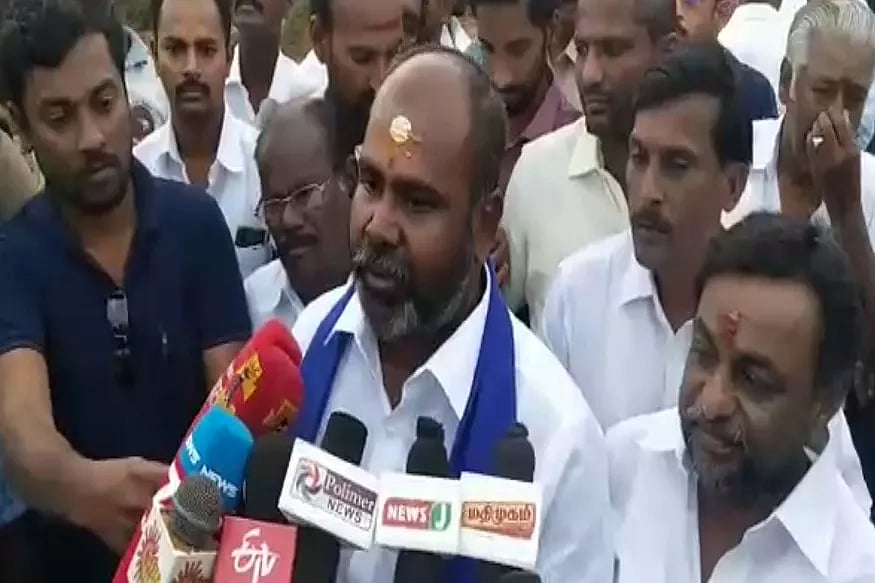 ’கால்வாய் உடைந்ததற்கு எலிகளே காரணம்’ : அமைச்சர் சொன்ன அடடே விளக்கம்.. கோபத்தில் விவசாயிகள் !