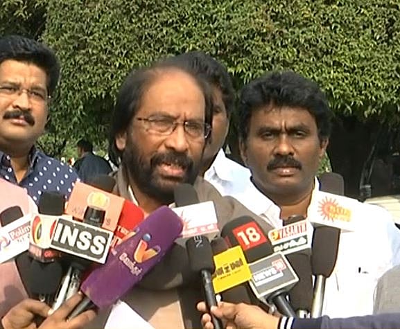 தமிழகத்தின் முக்கிய பிரச்னைகளை தீர்க்க வலியுறுத்தி தி.மு.க கோரிக்கை மனு - பிரதமரிடம் வழங்கிய எம்.பிக்கள்!