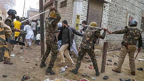 #CAAProtest : வடமாநிலங்களில் பதற்றம் நீடிப்பு - பா.ஜ.க ஆளும் உ.பி-யில் போராட்டத்தில் ஈடுபட்ட 6 பேர் பலி!