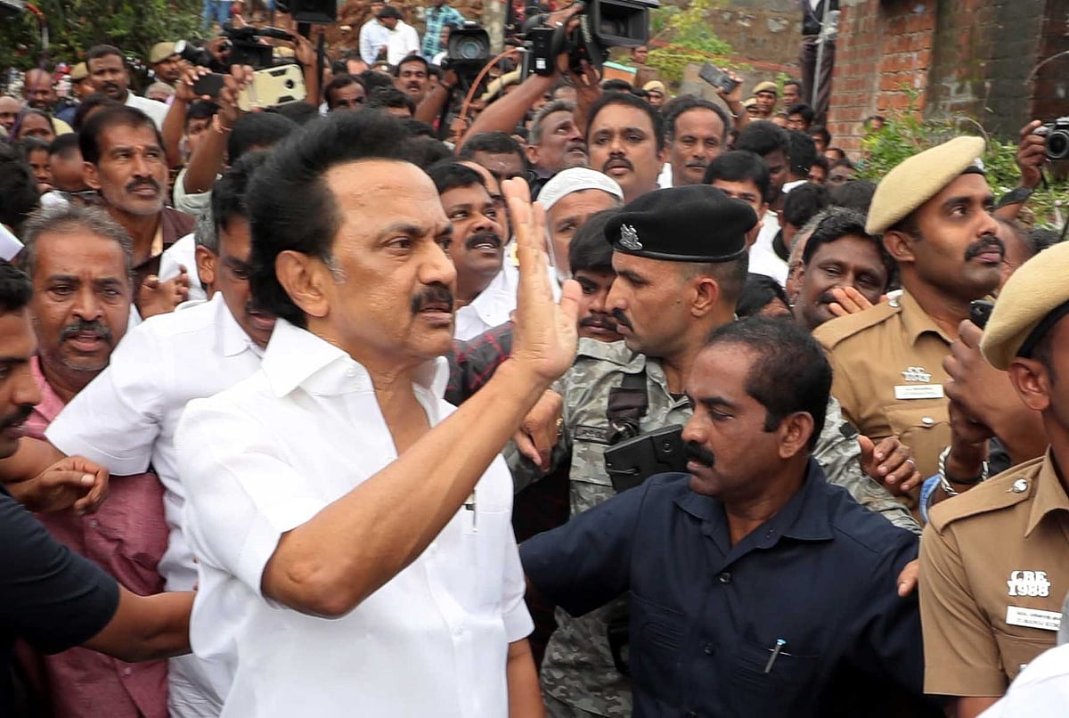 மேட்டுப்பாளையத்தில் சுவர் இடிந்து 17 பேர் பலி : நேரில் சென்று ஆறுதல் தெரிவித்த மு.க.ஸ்டாலின்! (PHOTOS)