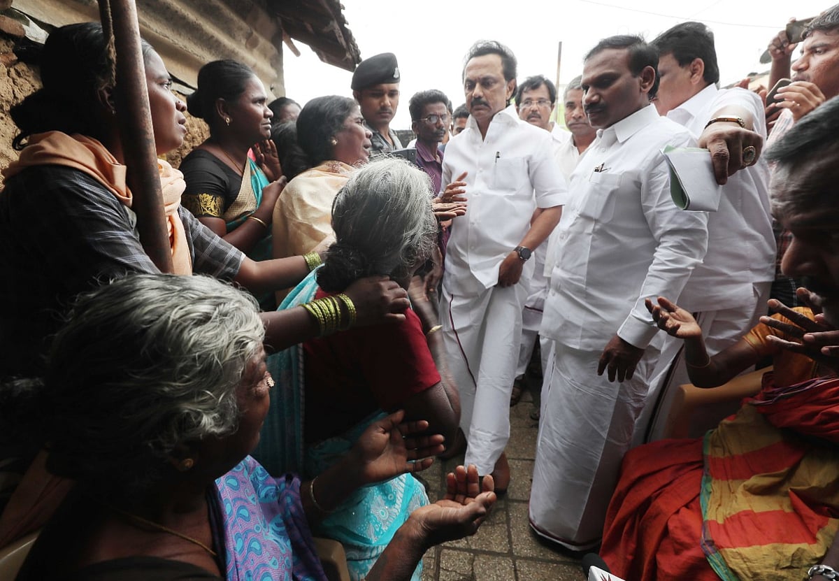 மேட்டுப்பாளையத்தில் சுவர் இடிந்து 17 பேர் பலி : நேரில் சென்று ஆறுதல் தெரிவித்த மு.க.ஸ்டாலின்! (PHOTOS)