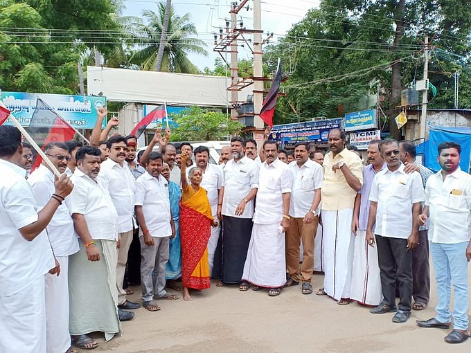 #LIVE  தமிழகம் முழுக்க தி.மு.க இளைஞரணி நடத்திய குடியுரிமை மசோதா எதிர்ப்பு போராட்டம்! - ஏராளமானோர் கைது!