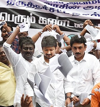 '’மோடிக்கு பயந்து குடியுரிமை சட்டத்தை ஆதரித்துள்ளது அ.தி.மு.க கூட்டணி’ - உதயநிதி ஸ்டாலின் கண்டனம்!