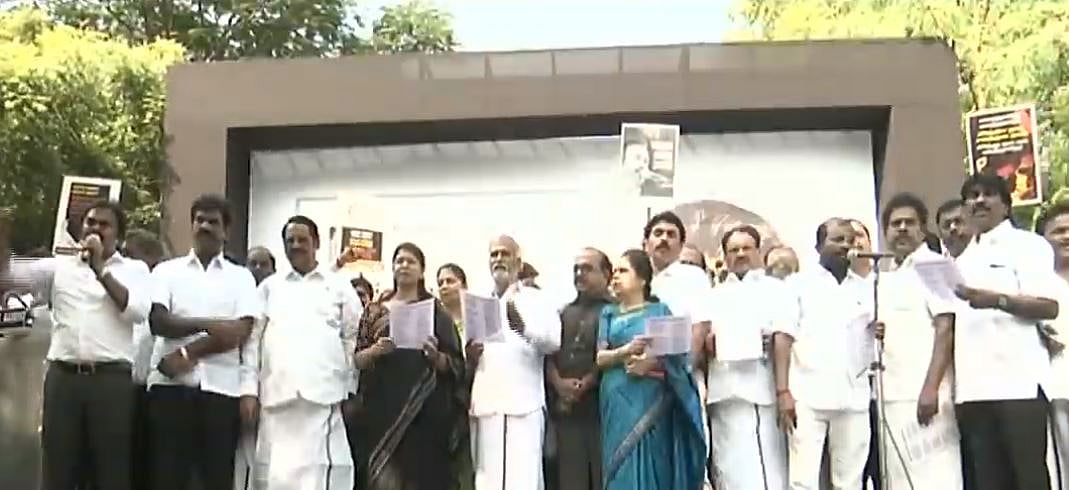 #CAAProtest : பா.ஜ.க-வின் கைக்கூலியான அ.தி.மு.க-வை தமிழர்கள் மன்னிக்க மாட்டார்கள்- கனிமொழி எம்.பி பேச்சு!