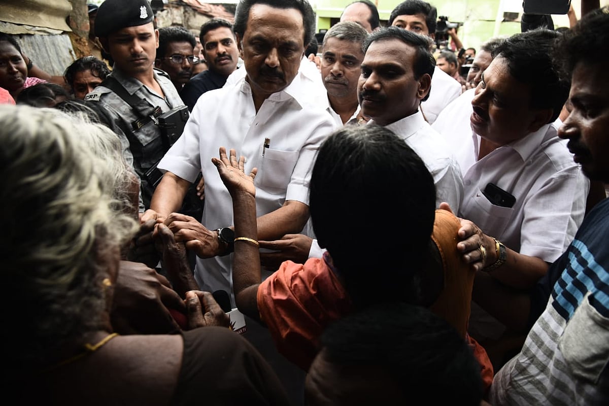 மேட்டுப்பாளையத்தில் சுவர் இடிந்து 17 பேர் பலி : நேரில் சென்று ஆறுதல் தெரிவித்த மு.க.ஸ்டாலின்! (PHOTOS)