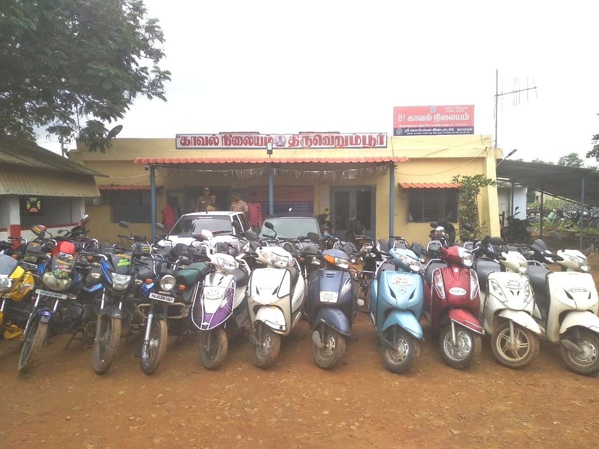 அகஸ்டின் திருடிய வாகனம்