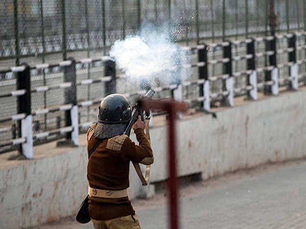 #CAB2019 : போலிஸாரின் துப்பாக்கிச் சூட்டில் 2 இளைஞர்கள் பலி - 2 நாட்களில் 50க்கும் மேற்பட்டோர் படுகாயம்!