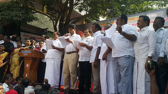 LIVE | தி.மு.க கண்டன ஆர்ப்பாட்டத்தில் மத்திய மாநில அரசுகளுக்கு எதிராக தமிழகம் முழுக்க ஒலித்த கோஷம்! #CAA