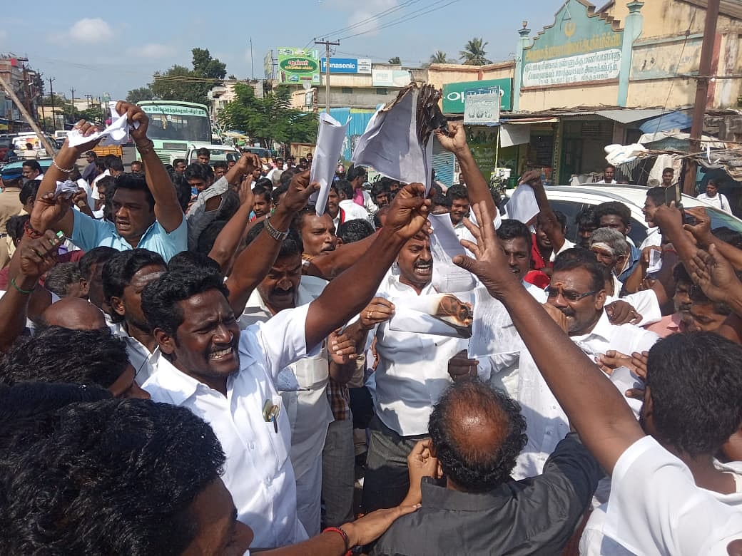 #LIVE  தமிழகம் முழுக்க தி.மு.க இளைஞரணி நடத்திய குடியுரிமை மசோதா எதிர்ப்பு போராட்டம்! - ஏராளமானோர் கைது!