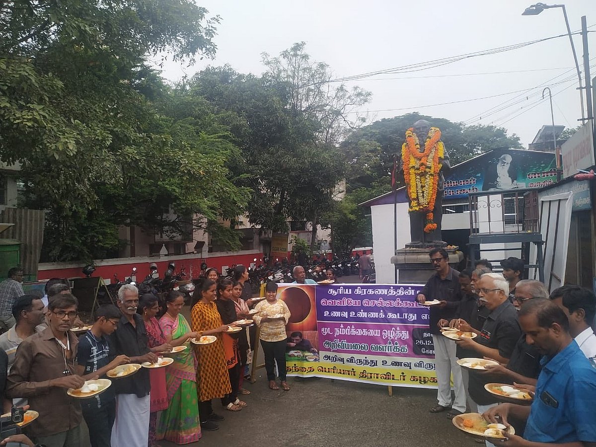 சூரிய கிரகணத்தின்போது உணவு உண்ணக்கூடாதா? - மூடநம்பிக்கைகளை உடைக்க திராவிடர் கழகம் செய்த ஏற்பாடு!