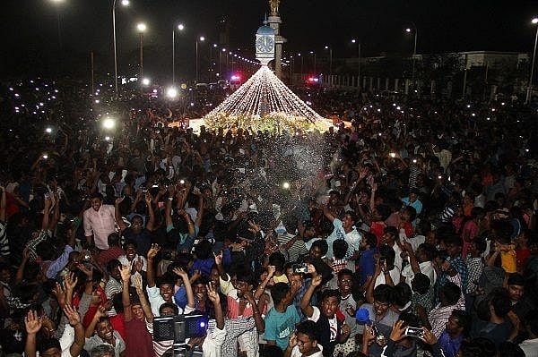 புத்தாண்டு கொண்டாட்டங்களுக்கு கடும் கட்டுப்பாடு விதித்த சென்னை காவல்துறை!