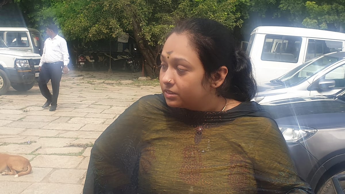 “வேறொரு நடிகையுடன் சேர்ந்துகொண்டு என்னைக் கொடுமைப்படுத்துகிறார்” - சின்னத்திரை நடிகை பரபரப்பு புகார்!