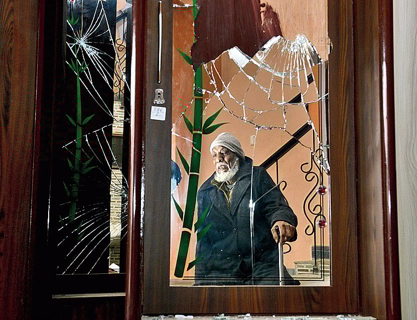 “பாகிஸ்தானுக்கு போ.. இல்லேன்னா சுடுகாட்டுக்குப் போ” - முஸ்லிம் பெரியவர் வீடுபுகுந்து கொள்ளையடித்த போலிஸ்!