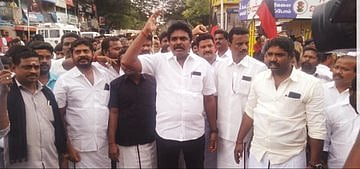 #LIVE  தமிழகம் முழுக்க தி.மு.க இளைஞரணி நடத்திய குடியுரிமை மசோதா எதிர்ப்பு போராட்டம்! - ஏராளமானோர் கைது!