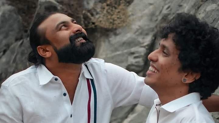 இணையத்தைக் கலக்கும் தன்பாலின காதலர்களின் pre-wedding போட்டோஷூட்! (ALBUM)