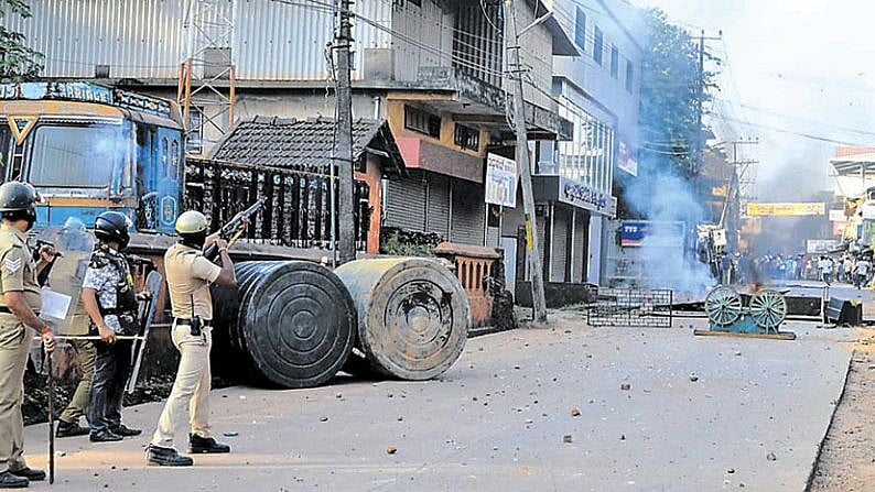 #CAA - தீவிரமடைந்த போராட்டம் - பா.ஜ.க ஆளும் மாநிலங்களில் துப்பாக்கிச்சூடு; 3 பேர் பலி: அதிர்ச்சி தகவல்!