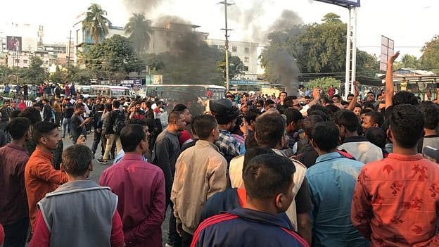 குடியுரிமை மசோதாவுக்கு ஆதரவளித்த அ.தி.மு.கவுக்கு எதிர்ப்பு - ட்விட்டரில் ட்ரெண்டாகும் ஹேஷ்டேக்!