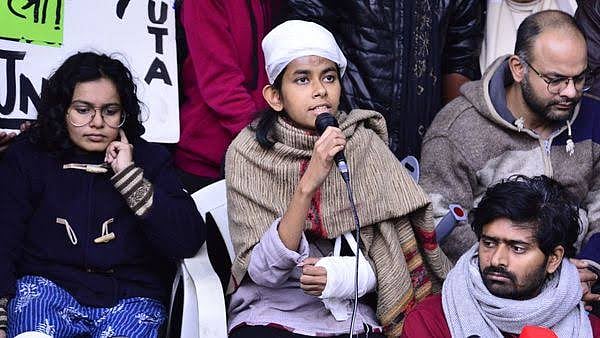 தாக்குதலில் பாதிக்கப்பட்ட JNU மாணவர்கள் மீதே வழக்கு பதிவு: டெல்லி போலிஸார் அராஜகம் - மாணவர்கள் அதிர்ச்சி!