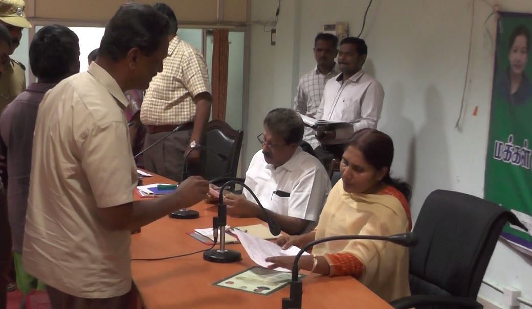 5,8ம் வகுப்புகளுக்கு பொதுத்தேர்வு : நல்லாசிரியர் விருதை திருப்பி அளிக்க முயன்ற ஓய்வுபெற்ற தலைமை ஆசிரியர்!