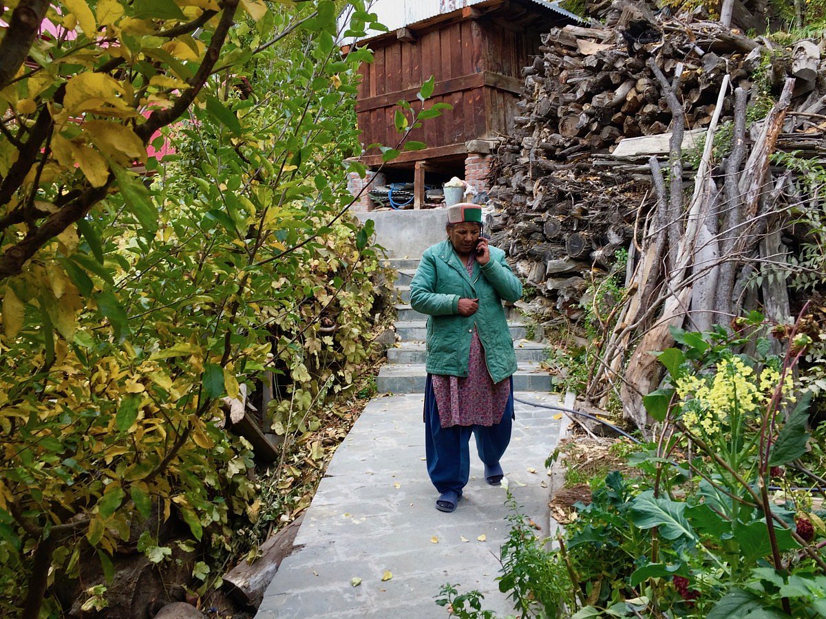குடியுரிமை மறுக்கப்படும் தேசத்தில் பெண்கள் சொத்துரிமைக்காக போராடும் பழங்குடியின போராளி!