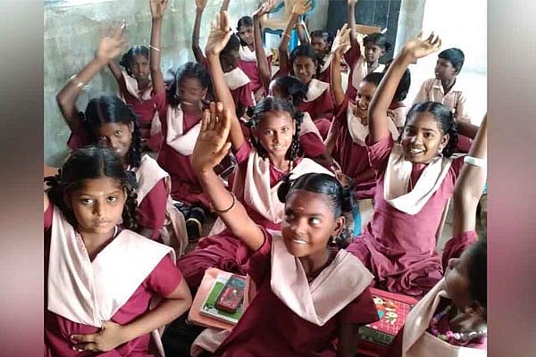 "இவர் பள்ளிக்கல்வித்துறை அமைச்சரா? ஜால்ரா துறை அமைச்சரா?" - செங்கோட்டையன் கருத்தால் பொதுமக்கள் அதிருப்தி