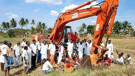 எரிவாயு குழாய் பதிக்க விளைநிலங்களில் குழிதோண்டிய எண்ணெய் நிறுவனம் விரட்டியடிப்பு - தஞ்சை அருகே பரபரப்பு!