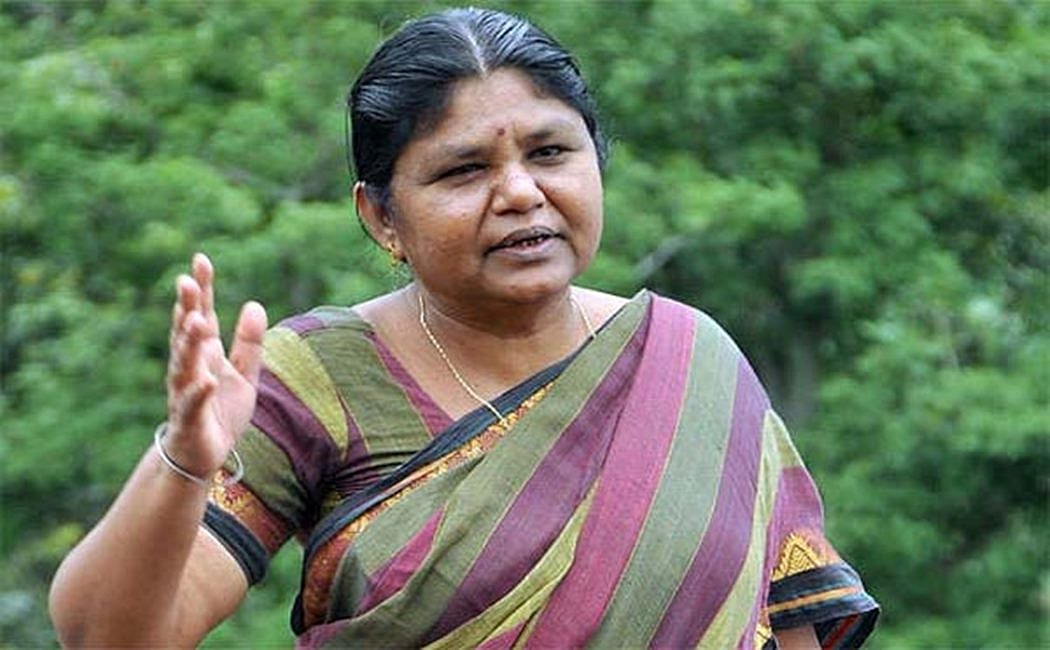 முன்னாள் எம்.எல்.ஏவிடம் துப்பாக்கியைக் காட்டி மிரட்டிய சுங்கச்சாவடி ஊழியர் : கரூர் அருகே பரபரப்பு!