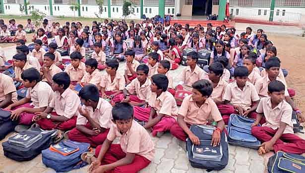 பள்ளிகளுக்கு கூடுதல் நிதி? - 5,8 வகுப்புகளுக்கு பொதுத்தேர்வு செய்தியை மறைக்க நாடகம் ஆடுகிறதா தமிழக அரசு?