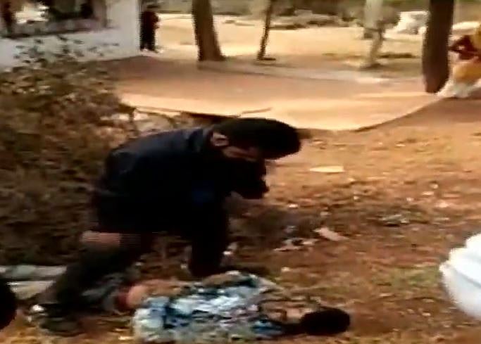 தலித் இளைஞர் மீது கொலைவெறித் தாக்குதல் நடத்திய கும்பல் : வைரலாகும் வீடியோ!