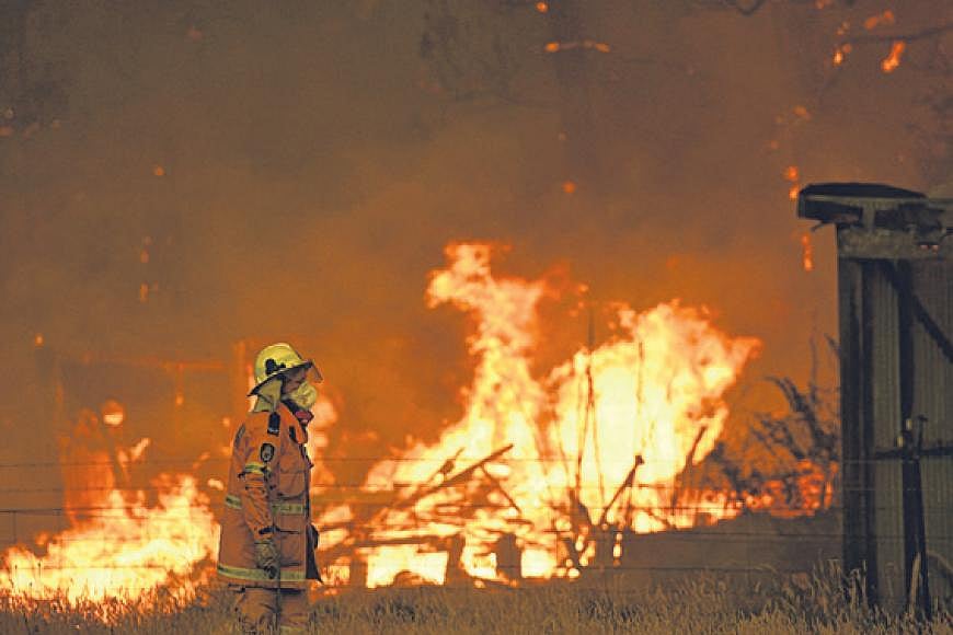 ஆஸ்திரேலியாவில் 3 மாதங்களாகத் தொடர்ந்து வரும் காட்டுத்தீ : பலி எண்ணிக்கை 17 ஆக உயர்வு!