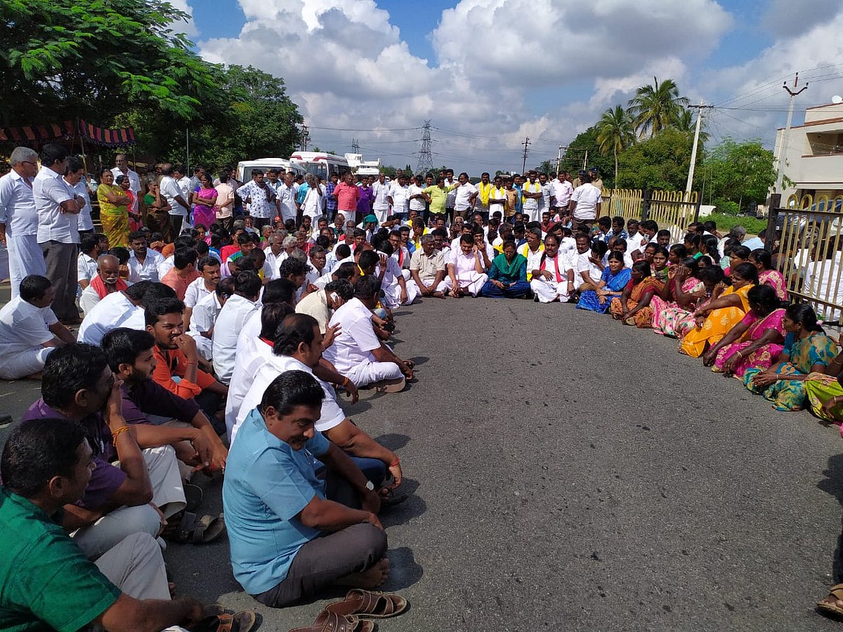 “முதலில் 17 வாக்குகள்.. பிறகு 2... கடைசியில் அ.தி.மு.க வேட்பாளர் வென்றதாக அறிவிப்பு” - கரூரில் முறைகேடு!