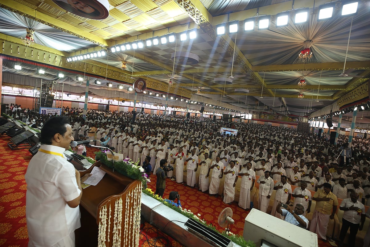 “மக்களிடம் செல்வோம், மக்கள் மனங்களை வெல்வோம்”- உள்ளாட்சி பிரதிநிதிகள் மாநாட்டில் சூளுரைத்த மு.க.ஸ்டாலின்!