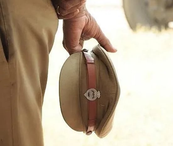 சென்னையிலும் போலிஸ் அடாவடி : மருந்து வாங்கச் சென்ற இளைஞர் மீது தாக்குதல் - மனித உரிமை ஆணையம் கண்டனம்!