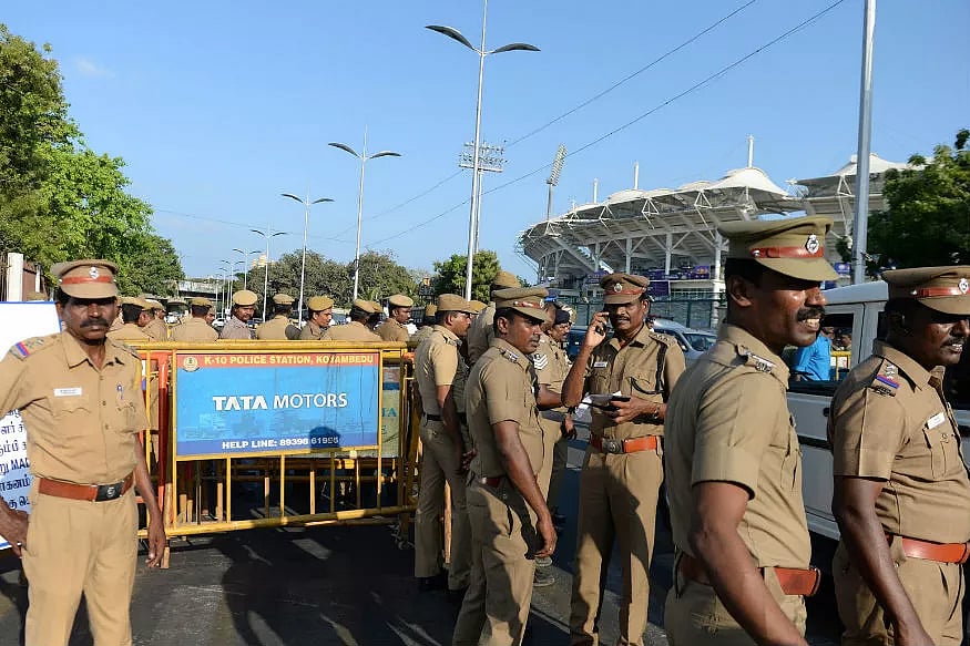 குடியரசு தின விழாவுக்காக பல்லாயிரக்கணக்கில் குவிக்கப்பட்ட போலிஸ் : உச்சகட்ட பாதுகாப்பு ஏன்?