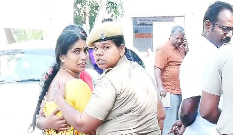 சக பள்ளி மாணவனின் மலத்தை பட்டியலின மாணவனை அள்ள வைத்த ஆசிரியைக்கு 5 ஆண்டுகள் சிறை!