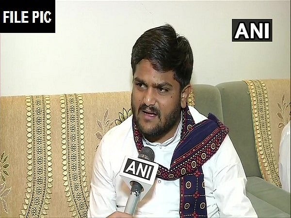 “இவற்றைத்தான் தேசத்துரோகம் என்கிறது பா.ஜ.க அரசு” - ஹர்திக் படேலுக்கு ஆதரவாக பா.ஜ.கவை சாடும் பிரியங்கா!