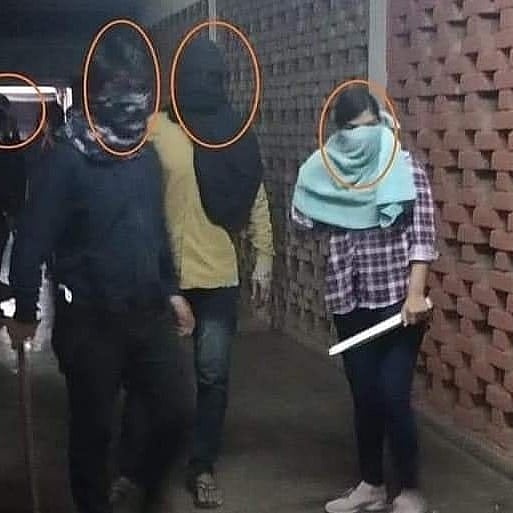 தீபிகா படுகோனுக்கு எதிராக ட்விட்டரில் ட்ரெண்ட் செய்து மீண்டும் அசிங்கப்பட்ட சங்கிகள்!