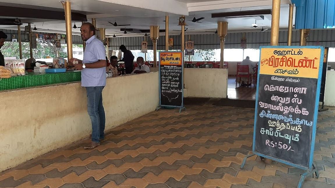 “கொரோனா வைரஸ் தாக்காமல் இருக்க இதைச் சாப்பிடுங்கள்” - அறிவியலோடு வீம்பாக விளையாடும் காரைக்குடி ஹோட்டல்!
