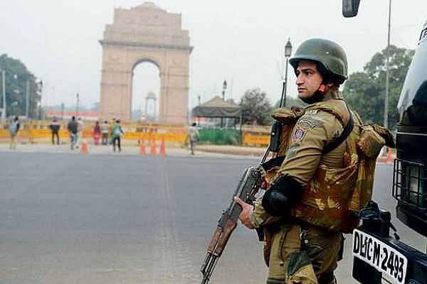 குடியரசு தின விழாவுக்காக பல்லாயிரக்கணக்கில் குவிக்கப்பட்ட போலிஸ் : உச்சகட்ட பாதுகாப்பு ஏன்?