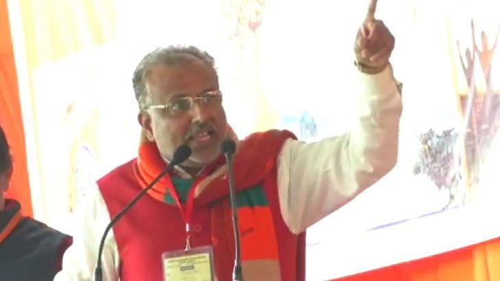 "மோடிக்கு எதிராக முழக்கமிட்டால் உயிருடன் எரிக்கப்படுவீர்கள்" : மாணவர்களை மிரட்டிய உ.பி. அமைச்சர்!