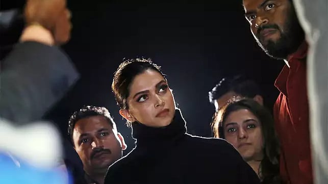 தீபிகா படுகோனுக்கு எதிராக ட்விட்டரில் ட்ரெண்ட் செய்து மீண்டும் அசிங்கப்பட்ட சங்கிகள்!