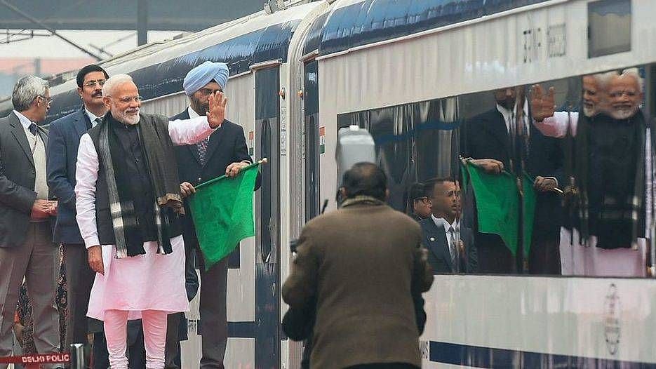 கி.மீட்டருக்கு 1 பைசா முதல் 4 பைசா வரை அதிகரித்த பயணிகள் ரயில் கட்டணம் - மோடி அரசின் புத்தாண்டு பரிசா?